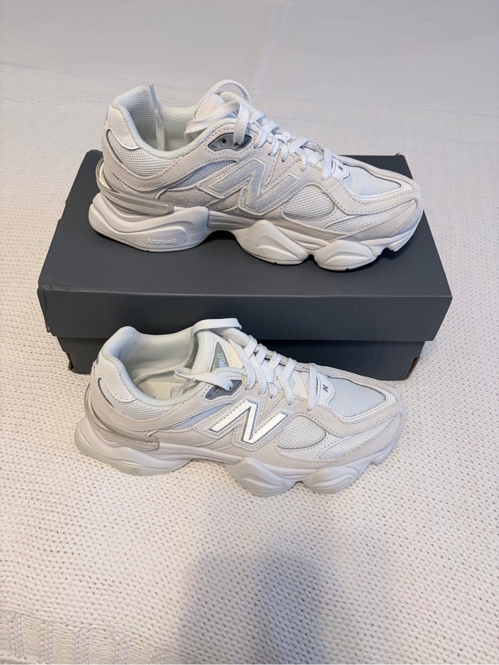 New Balance 9060 - Picture 2 of 3